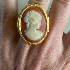 Avon Cameo Perfume Glacé Ring